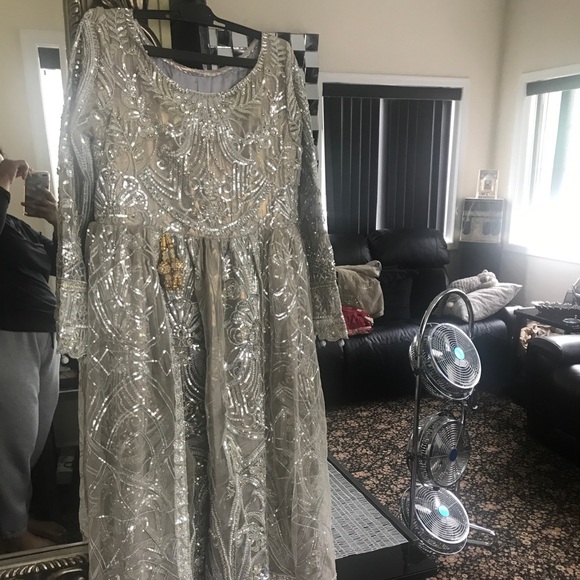 Pakistani/Indian Dress - Picture 3 of 10